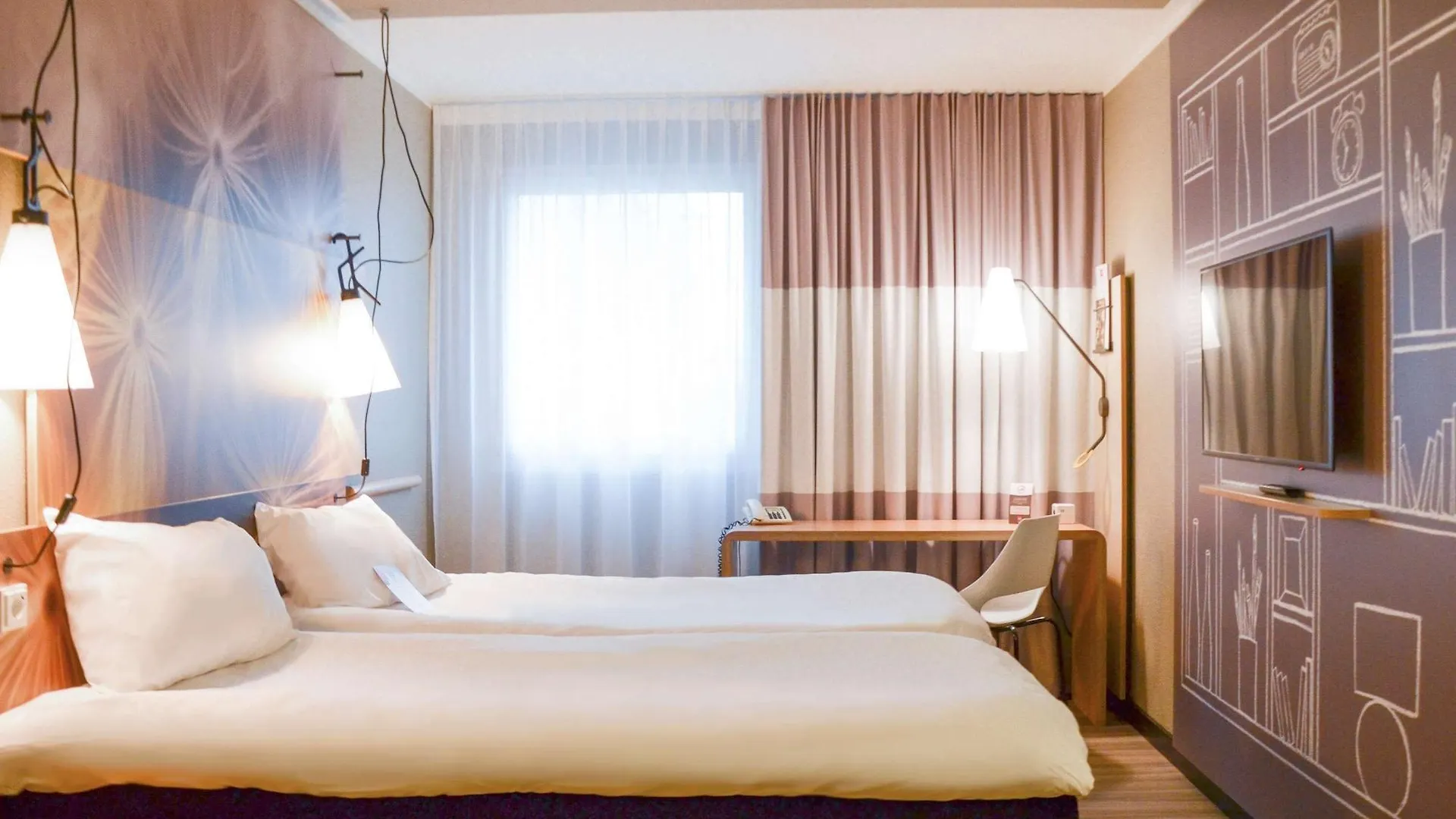 Ibis Hotel Frankfurt Airport Kelsterbach 2*,  Németország