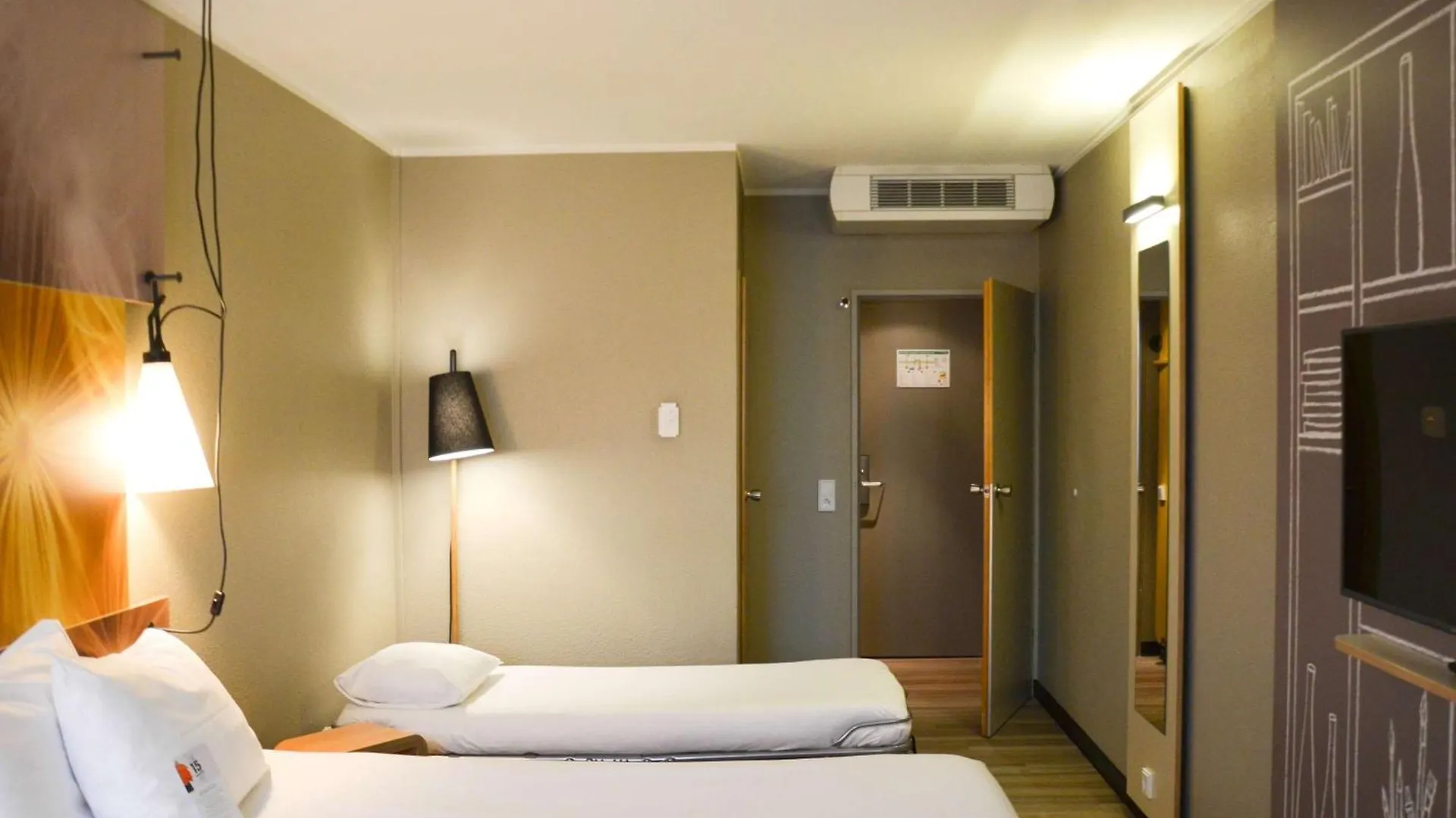 Ibis Hotel Frankfurt Airport Kelsterbach 2*,  Németország